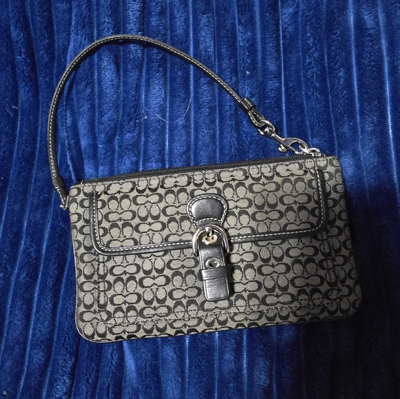 Coach SohoBlack Mini Signature Buckle Wristlet - Picture 1 of 5